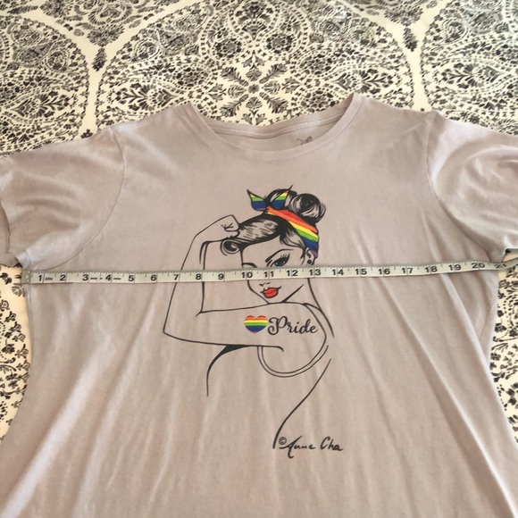 🌻5/$35🌻 Women’s Gray Rosie the Riveter Pride Rainbow We Can Do It Gray Tee Shirt - Picture 3 of 4